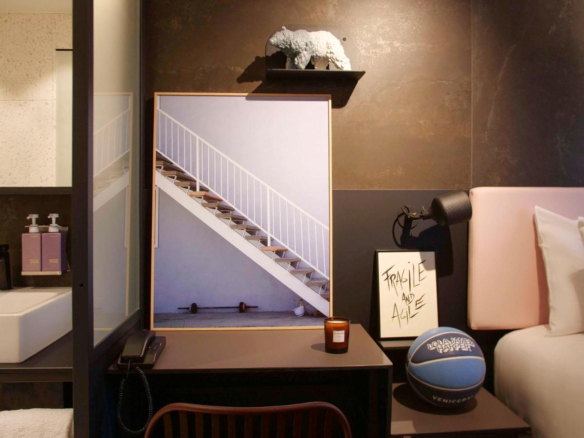 Отель Tribe Paris Batignolles Экстерьер фото